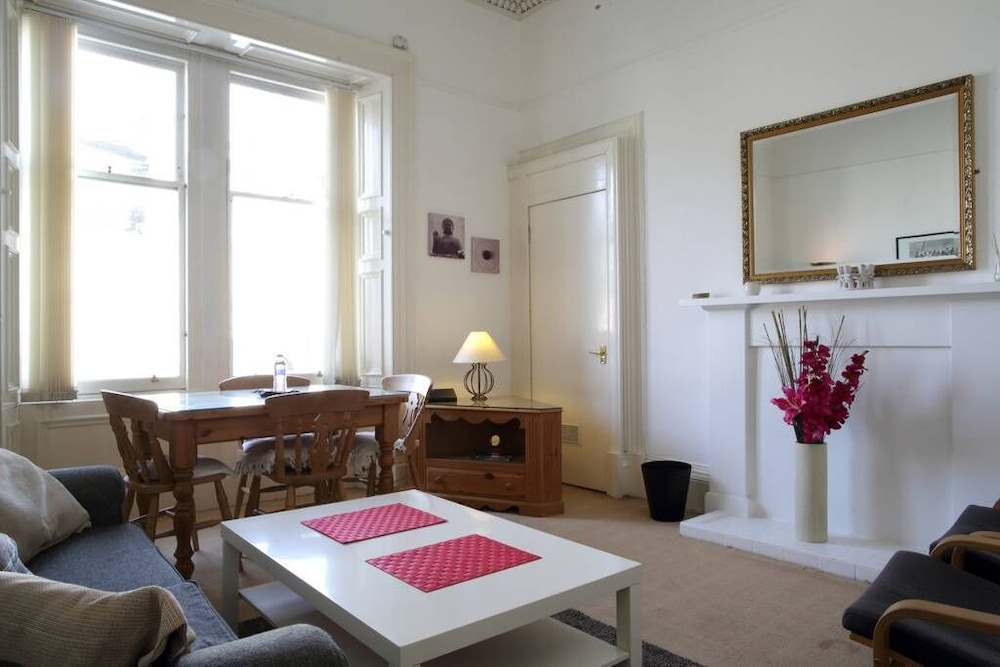 Delightful Old Town Apartment 5 Minutes Walk From Royal Mile & Edinburgh Castle - Leith