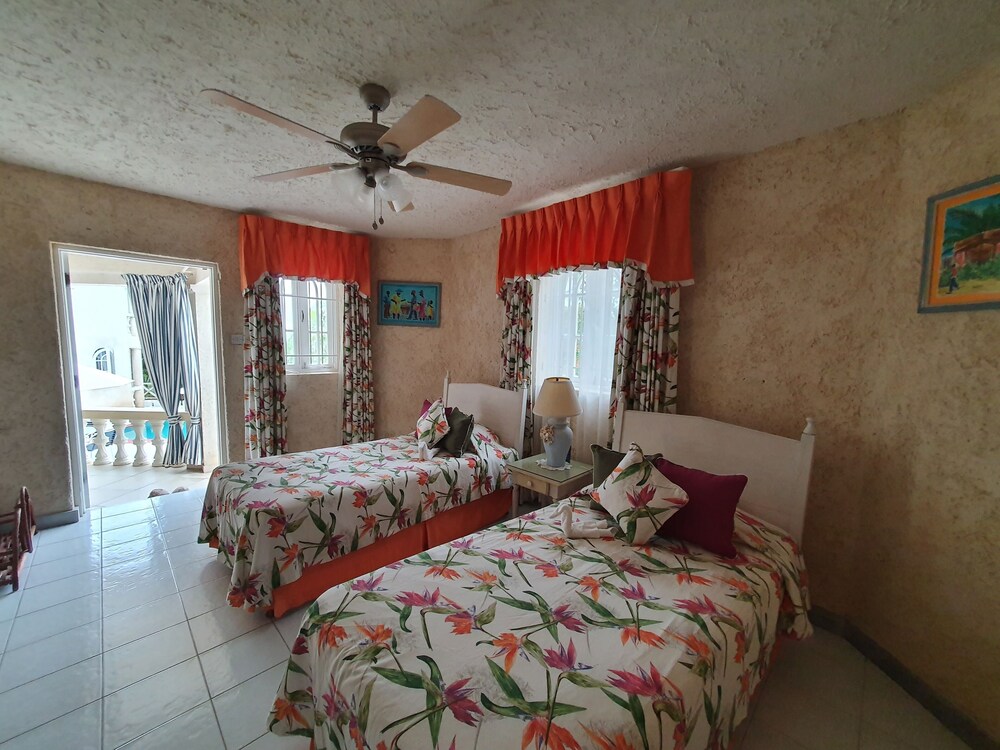 6 Br En Suite Luxury Villa Near Beach - Pool, Wifi, A/c, Full Staff - Barbados