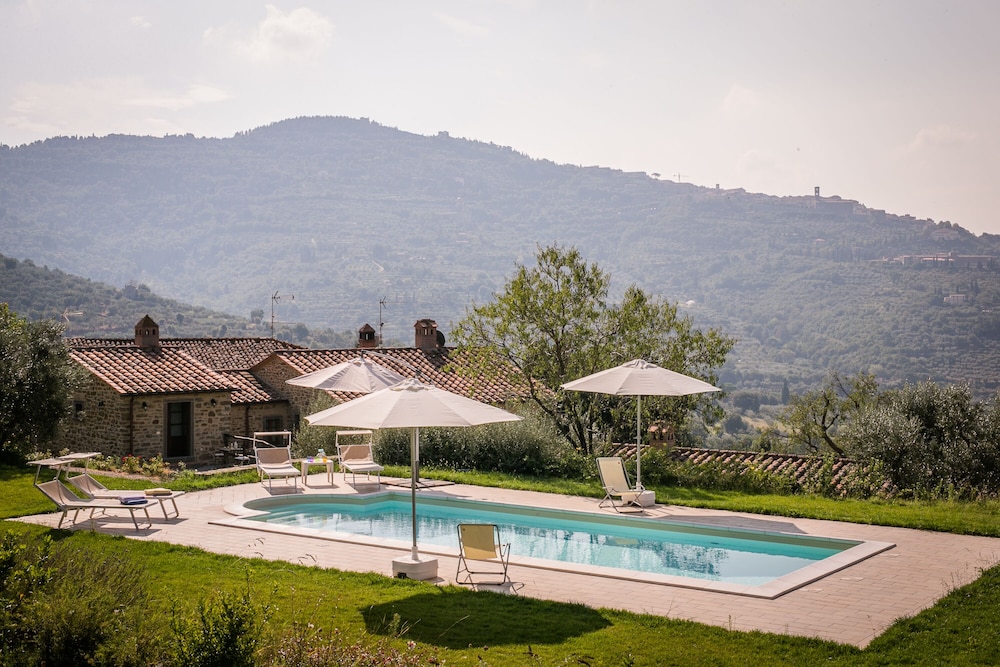 Hermosa Casa De Campo En Las Colinas Con Piscina Privada Y Espléndidas Vistas De Cortona - Cortona