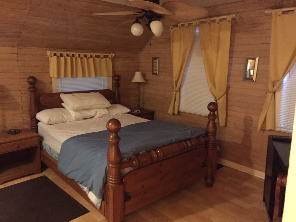 4 Schlafzimmer Cottage Auf Manitoulin Island - Neben Dem Längsten Strand Der Insel! - Ontario