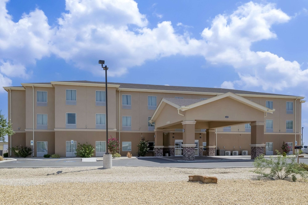 Quality Inn & Suites - Carlsbad, NM