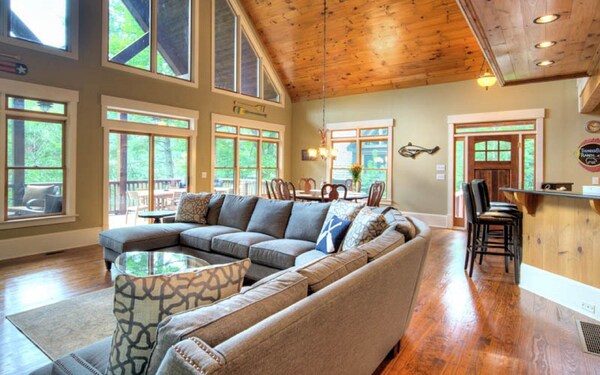 Located To Mountain Amenities, But Tucked Away For Relaxation. - Sapphire, NC