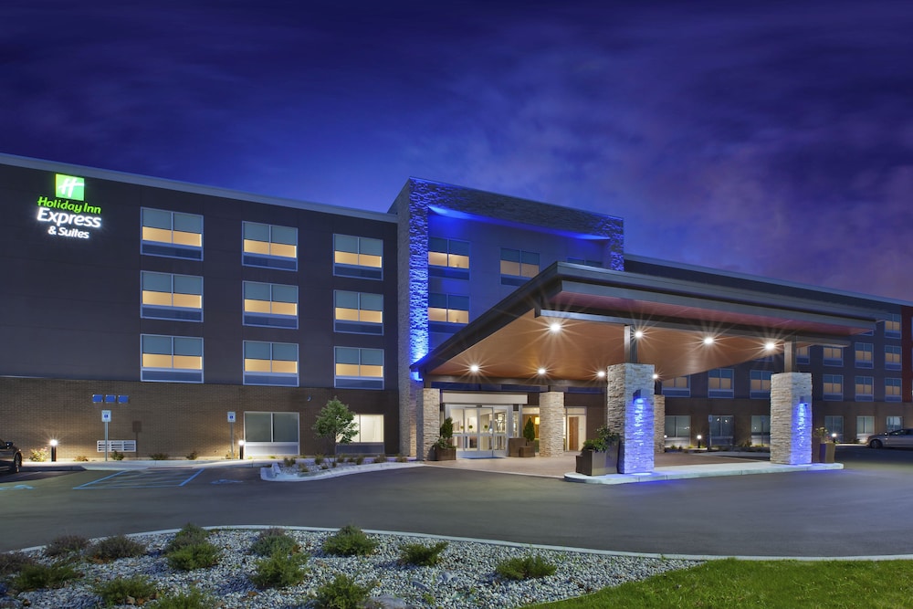 Holiday Inn Express & Suites Grand Rapids Airport North - Grand Rapids, MI