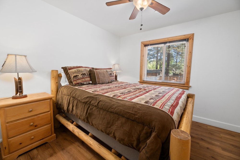Lakeview Cabin-log Style With Pool Table And Outdoor Spa! Pets Allowed - Big Bear Lake, CA