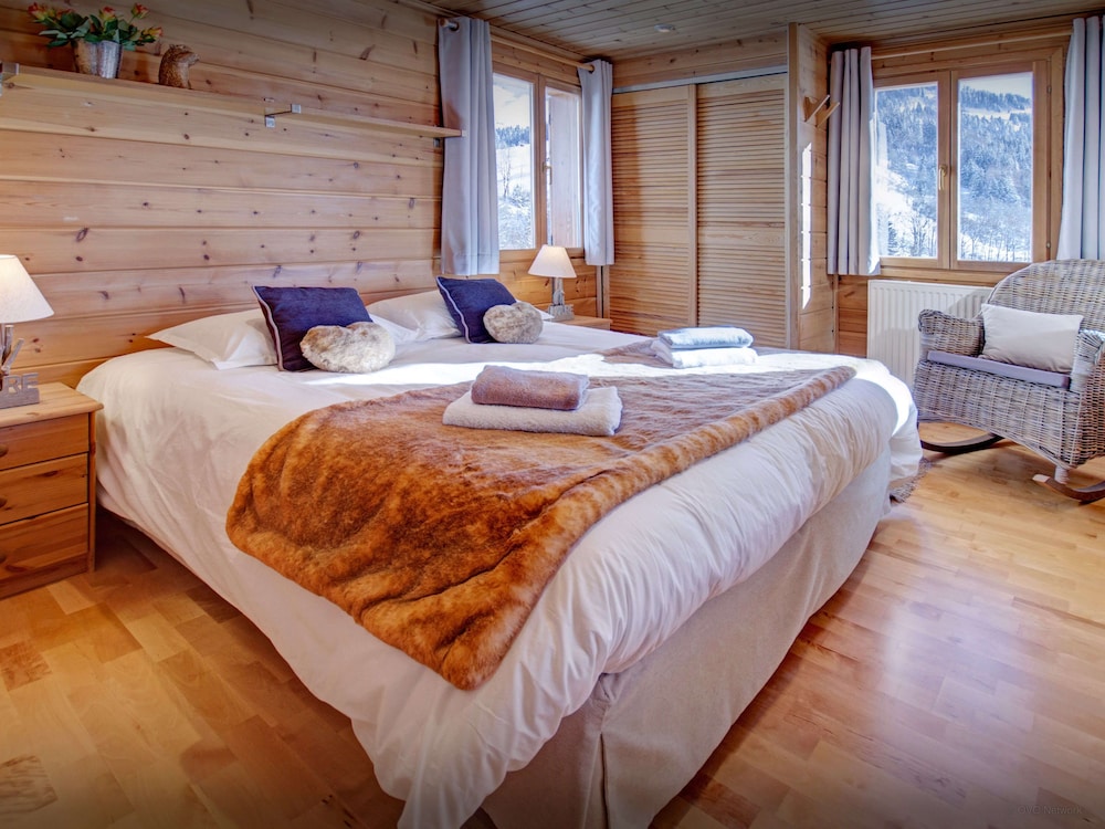 Chalet Near Village, Pistes - Great Views From The Hot Tub - Ovo Network - Le Chinaillon