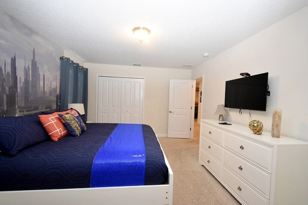 Minutes To Disney, Just 3 Minutes Walk From Clubhouse, Bbq Grill, Kid Themed Rooms, Free Wifi! - Orlando, FL