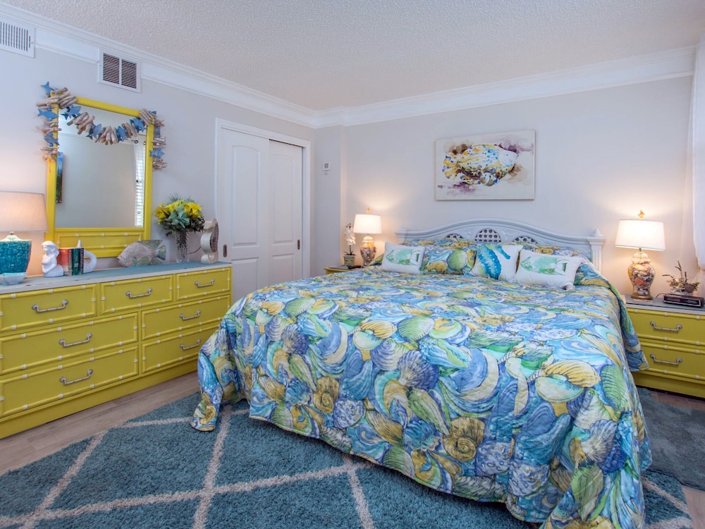 Beautiful One Bedroom Oceanfront Condo With Stunning Ocean Views And A Pool! - Ocean City