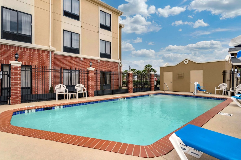 Comfort Inn & Suites Port Arthur-port Neches - Beaumont, TX