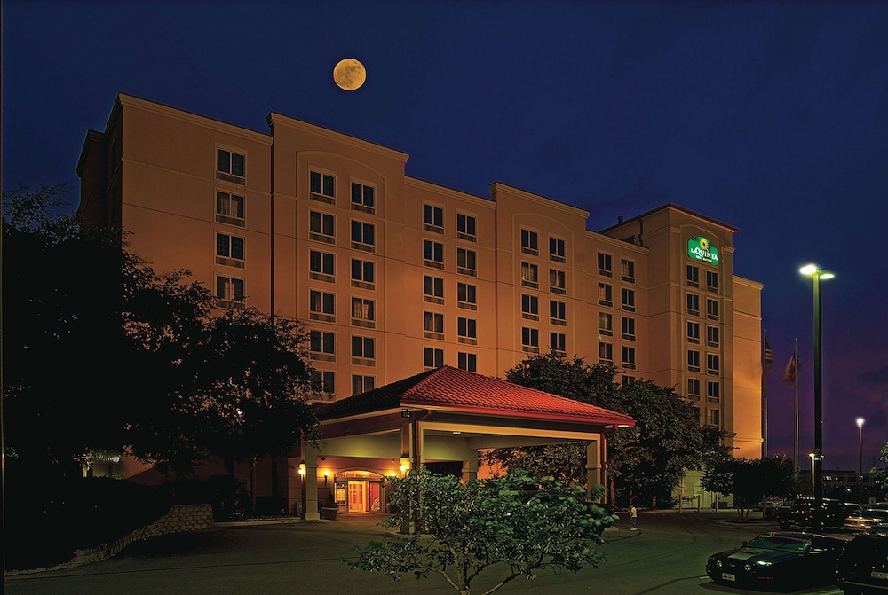 La Quinta Inn & Suites By Wyndham San Antonio Medical Ctr Nw - San Antonio, TX
