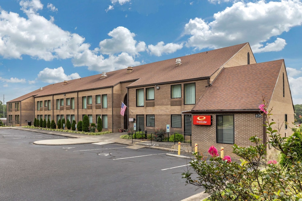 Econo Lodge and Suites - Southern Pines