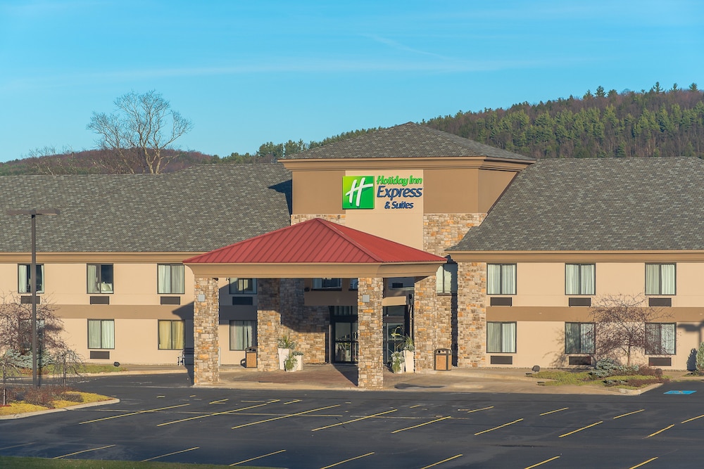 Holiday Inn Express & Suites Cooperstown - Cooperstown, NY