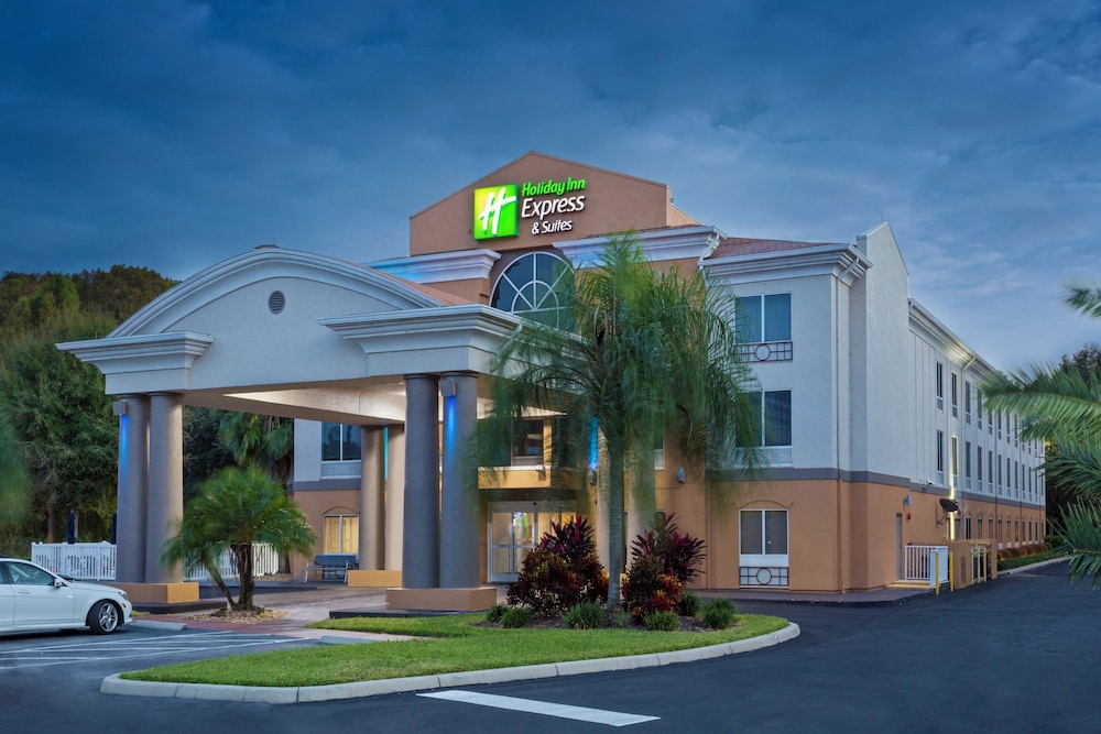 Holiday Inn Express & Suites Tavares - Leesburg, FL