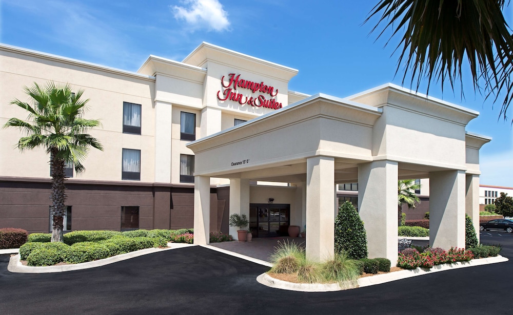 Hampton Inn & Suites Pensacola I-10 N at University Town Plaza - Pensacola, FL