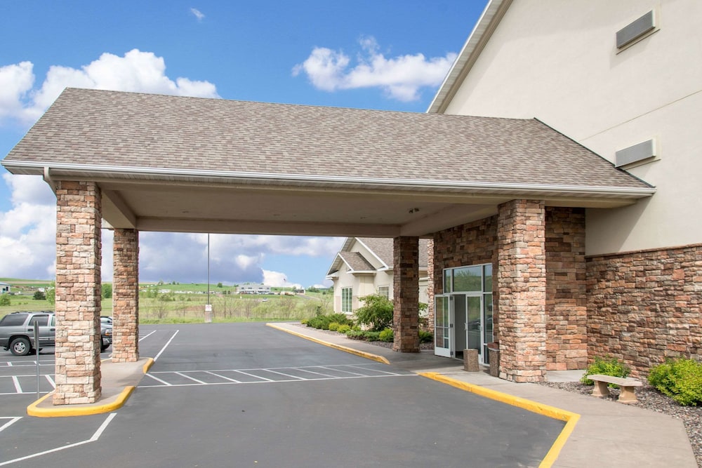 Sleep Inn & Suites Conference Center - Chippewa Falls