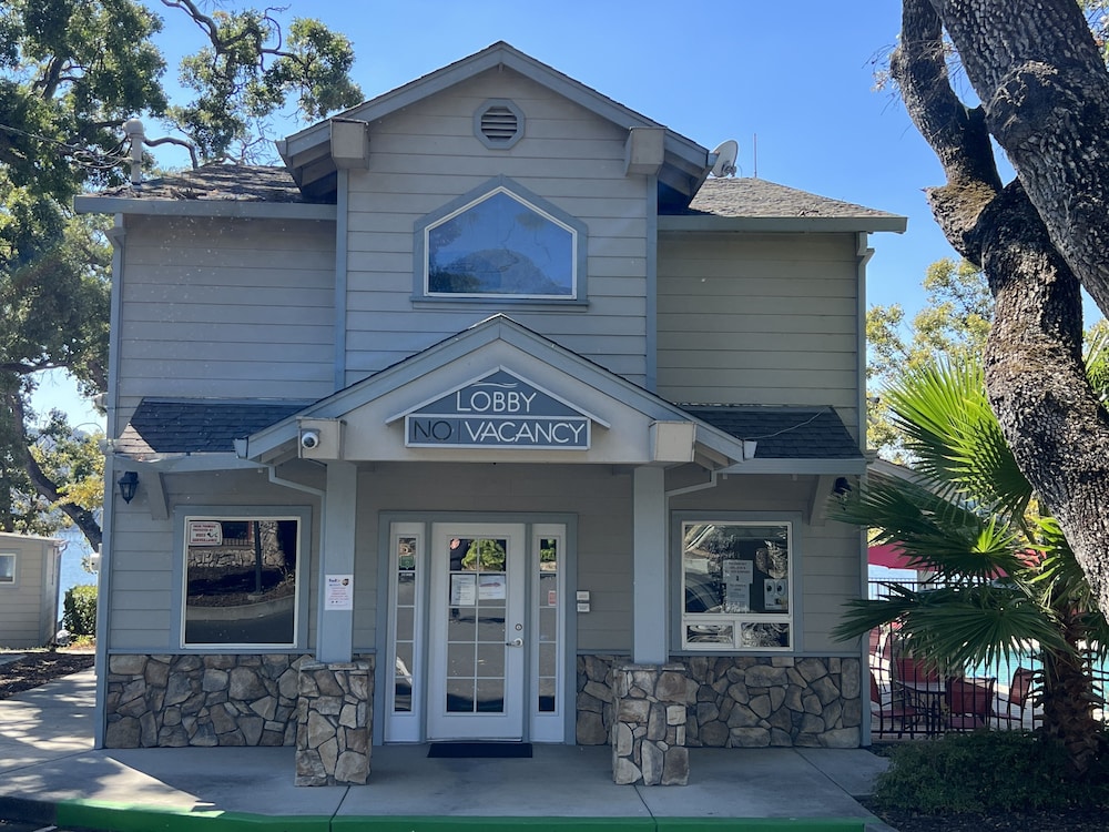 Clear Lake Cottages & Marina - San Francisco Bay Area, CA