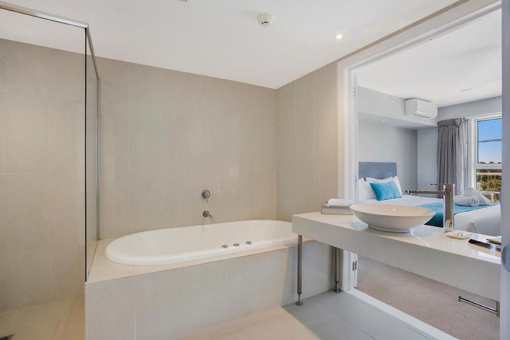 Superior Spa Suite With Kitchenette - Warrnambool