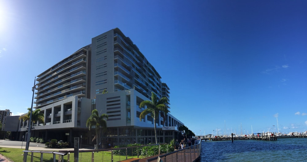 Cairns Luxury Apartments - Cairns