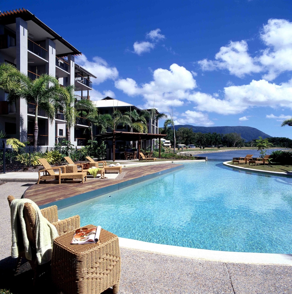 Stunning Oceanview 3 Bedroom Luxury Apartment - Trinity Beach