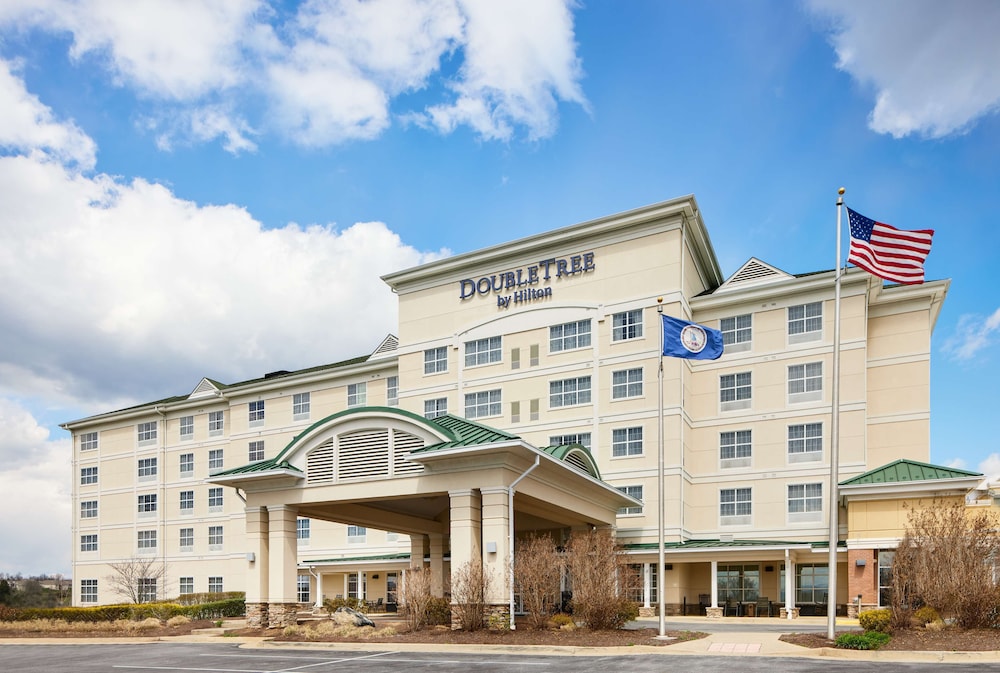 Holiday Inn & Suites Front Royal Blue Ridge Shadows, an IHG hotel - Front Royal, VA