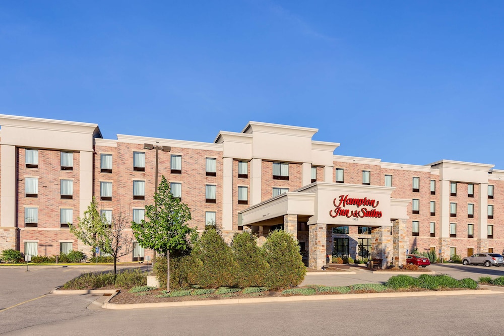 Hampton Inn & Suites West Bend - Hartford