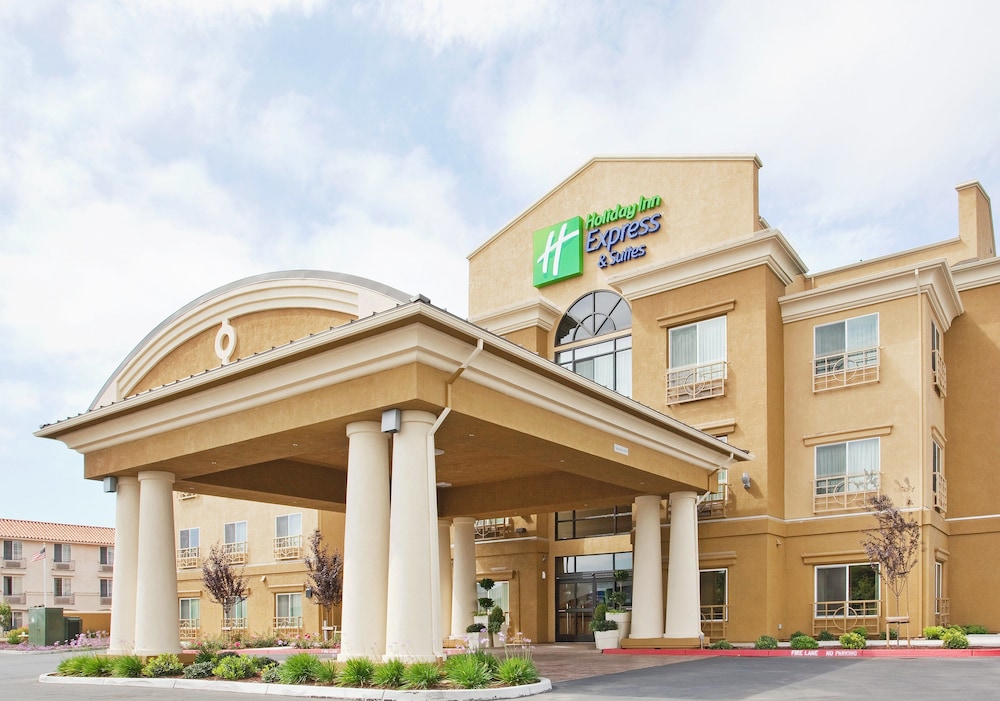Holiday Inn Express & Suites Salinas - Salinas, CA