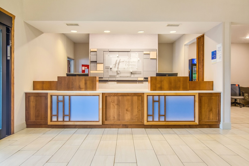 Holiday Inn Express & Suites Custer, an IHG hotel - Hill City, SD