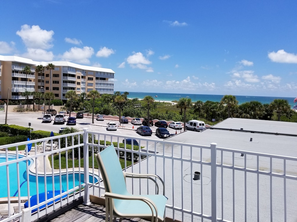 Large Private Balcony With Gulf Views! 2 Bedroom Condo. Fn #205 - South Pasadena, FL