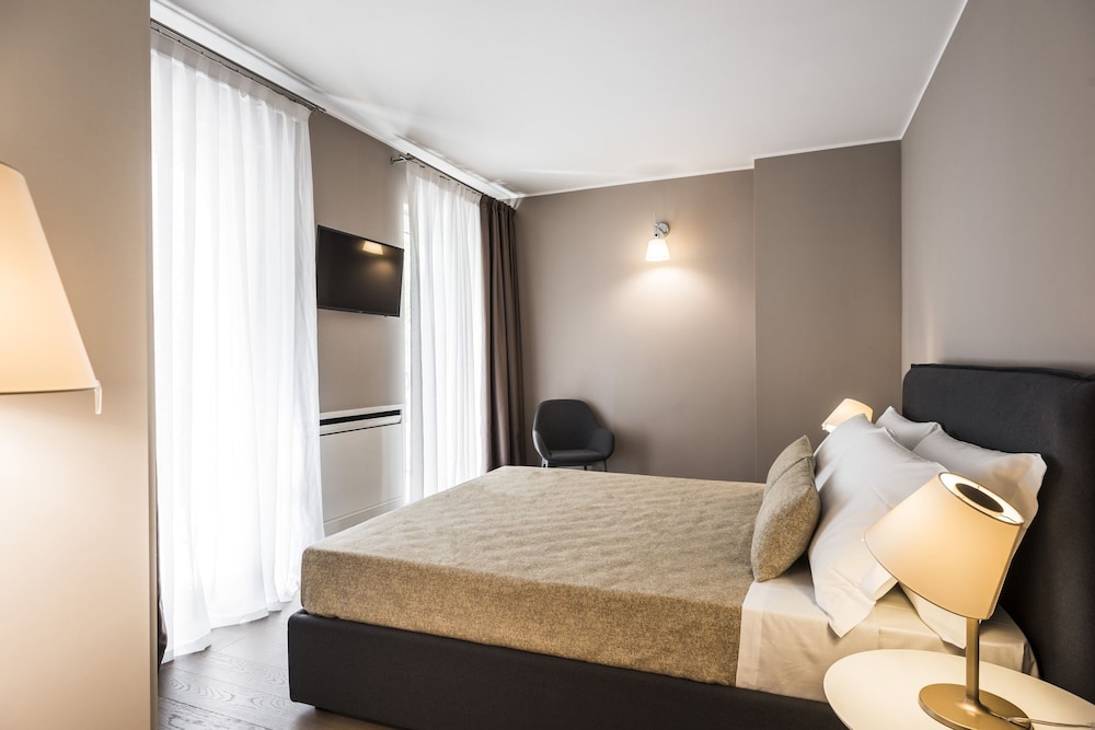 Stylish Elegant Suite In Torre Solaria With Exclusive Milan's View - Milano