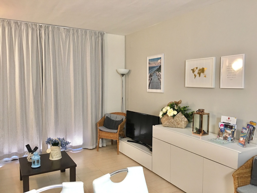 Apartamento Con Wifi Y Antena Parabolica, En Zona Residencial Céntrica - Vilaseca