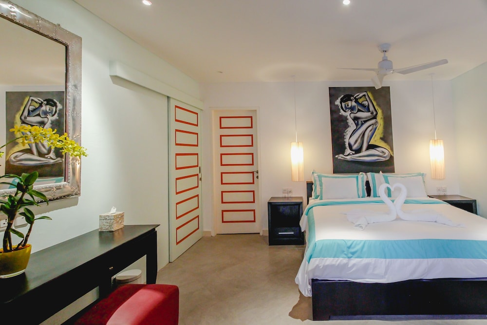 Villa Artistic, Luxury With Swimming Pool Surrounded By 3 Suites 5 Minutes From The Beach - Kuta