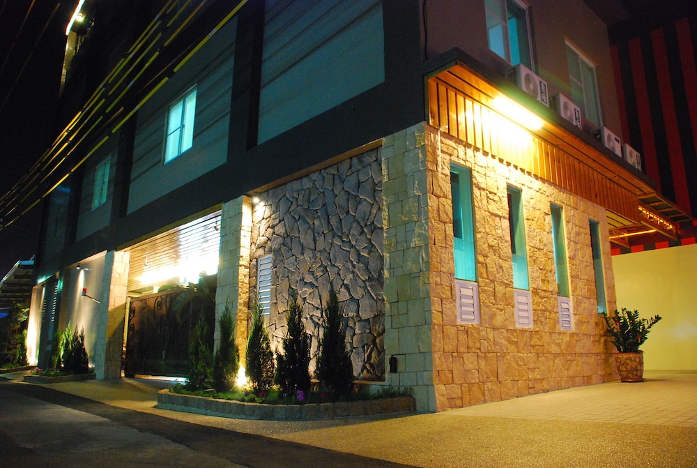 Wei Feng Exquisite Motel Pintung Branch - Kaohsiung City