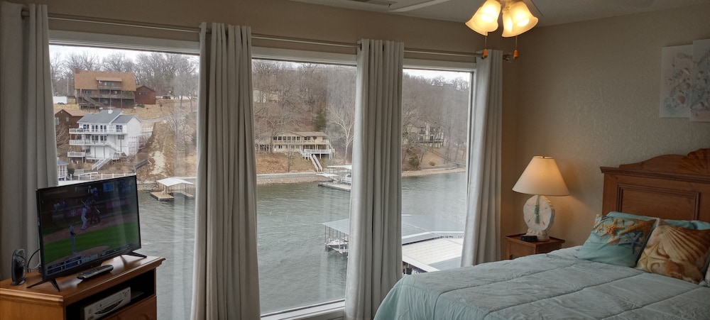 Million Dollar View - Main Channel - Indian Pointe Condo 17mm - Osage Beach, MO