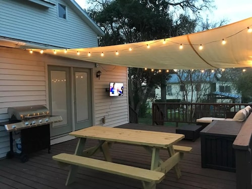 *6 Bedrooms* Perfect For Bachelor(ette) Party & Big Families!  2 Homes! - Austin, TX