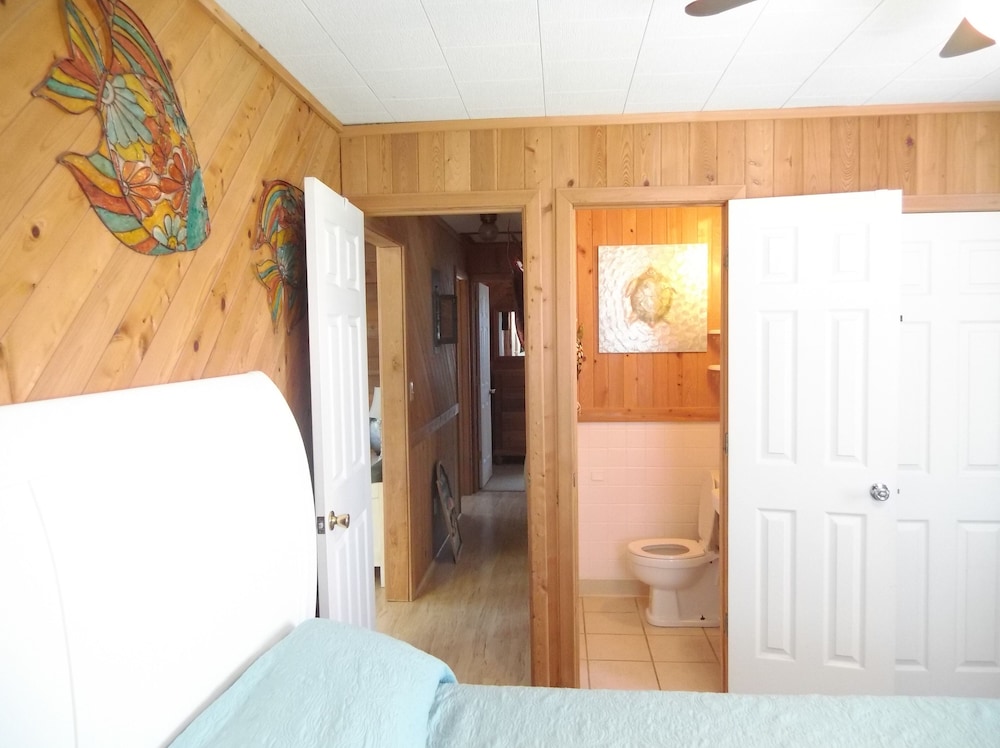 Lovely 3 Bedroom Oceanside Cottage With No Street To Cross. - Nags Head