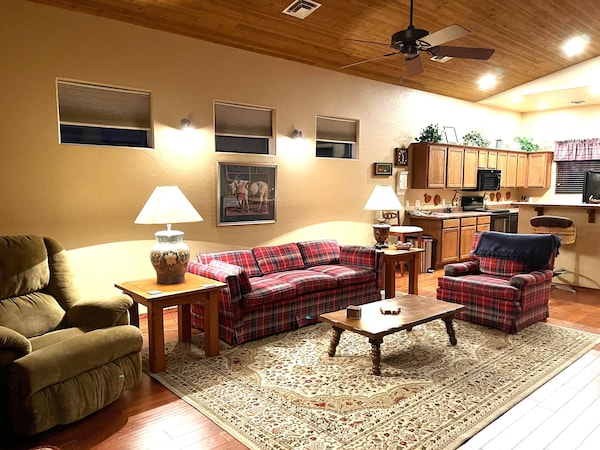 Pinetop Cclub Single Level, Gated And Private.  Minutes Away To All Amenities! - Arizona