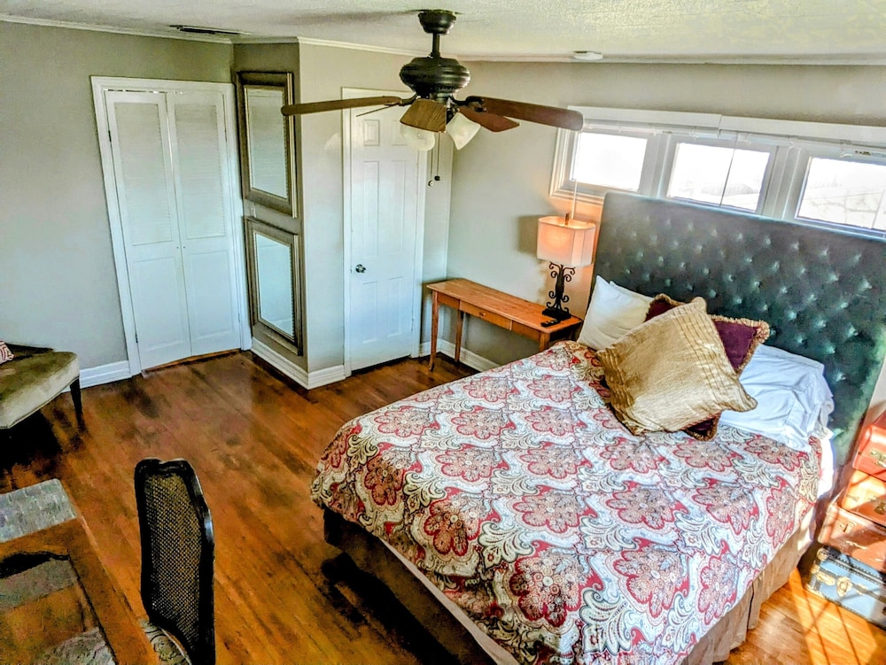 Homey Escape Minutes From Anything You Could Need!  Free Wifi! - Wichita Falls, TX