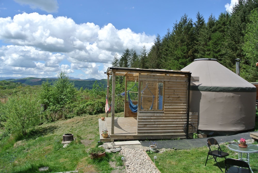 Greener Glamping Mountain Yurt North Wales - Sleeps 4 - Pet And Child Friendly - North Wales