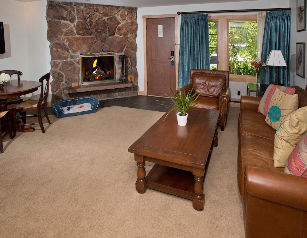 Dog-friendly 2br At The Lodge At Vail- Book By 11/1 2 Bedroom Condo By Redawning - Vail, CO