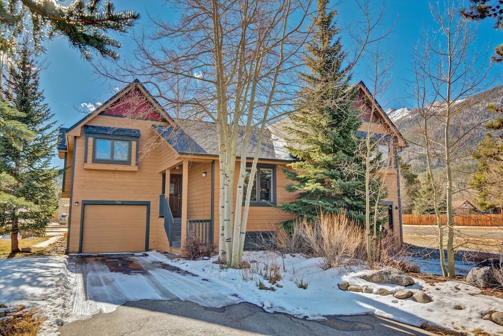 Comfortable And Nice Condo Located A Few Blocks From Main Street, Frisco. Private Hot Tub! - Silverthorne, CO