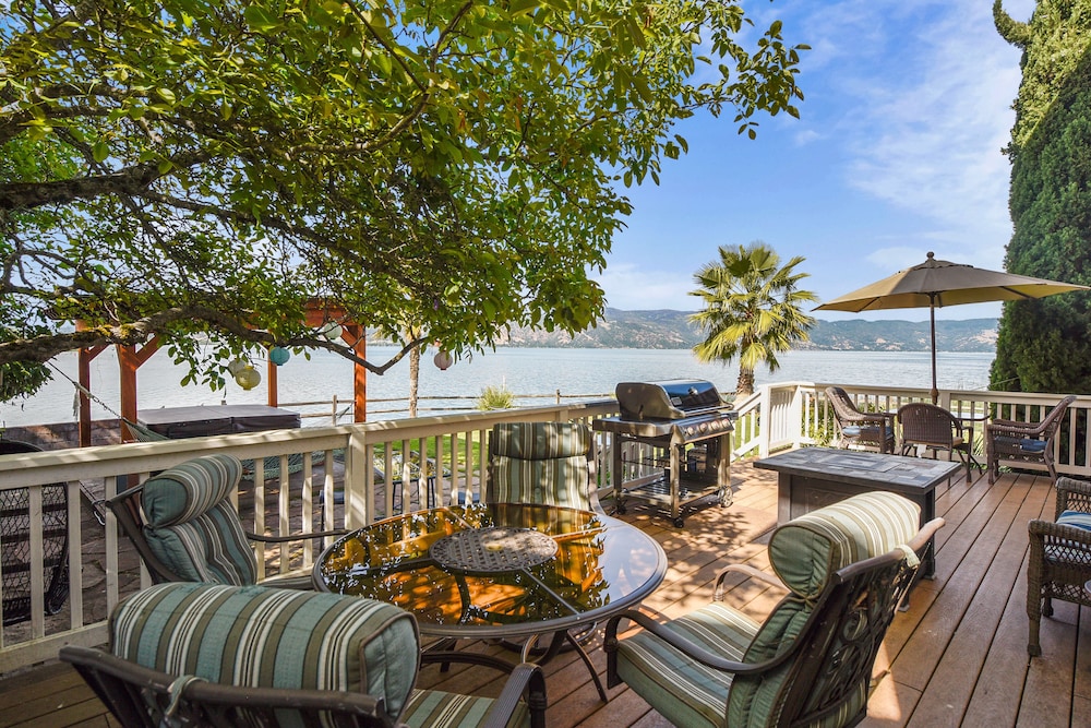 Luxurious 3000sq Ft Lakefront Home On Point Surrounded By Nature And Views! - Kelseyville, CA