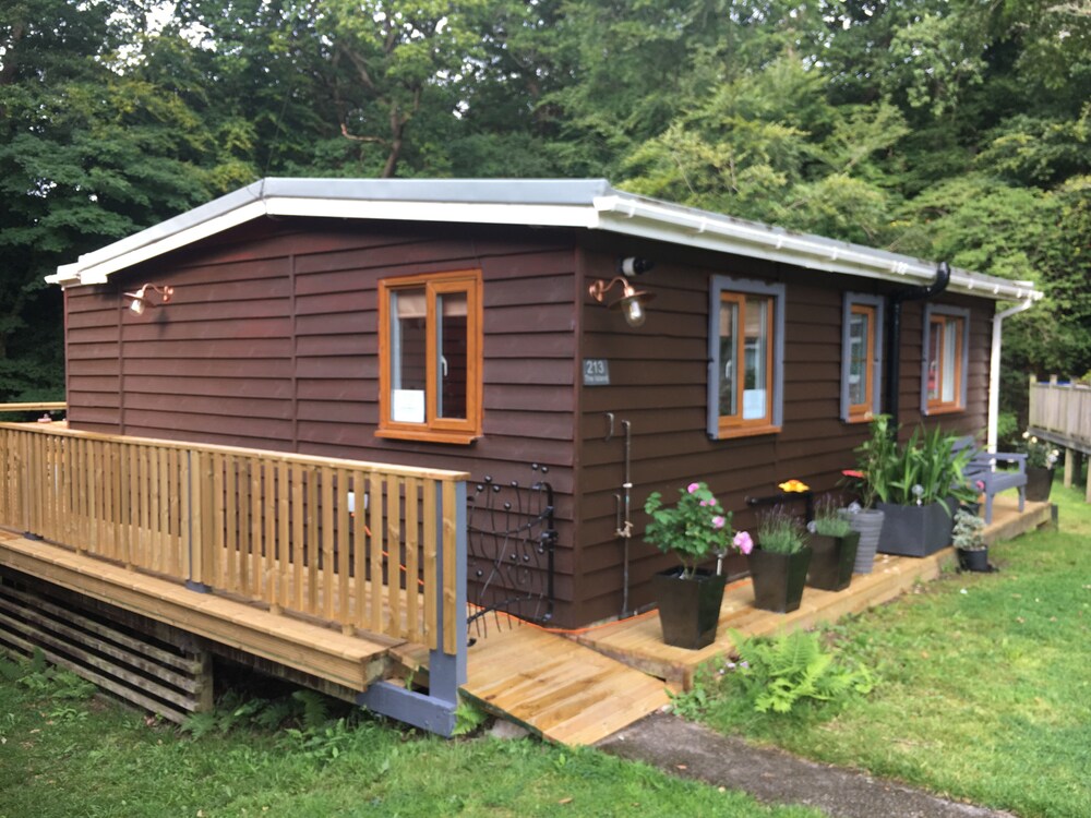 Scarlett Lodge Luxury 3 Bedroom Riverside Cabin Près De Snowdonia & Caernarfon - Gwynedd