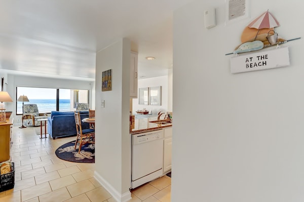 Spectacular Ocean Views In An Immaculate, Beach Front Condo! - Little Talbot, Jacksonville