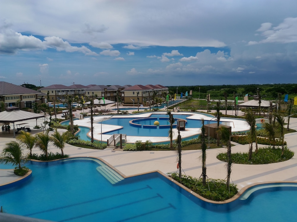Aquamira Resort & Residence - Trece Martires