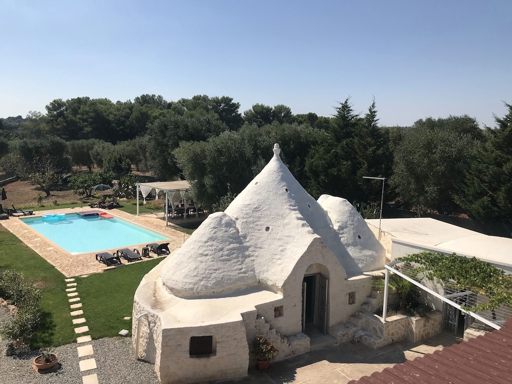 Trullo And Villa With 8/12 Beds With Pool, Barbecue, Laundry, Parking - Ceglie Messapica