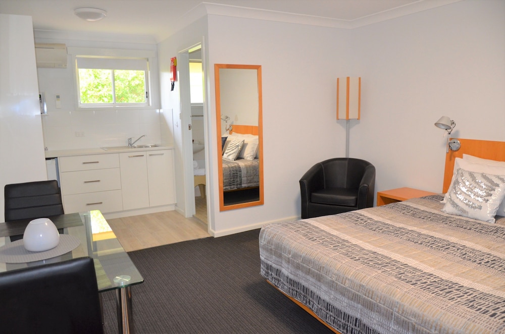 Family Self Contained Unit - South Coast