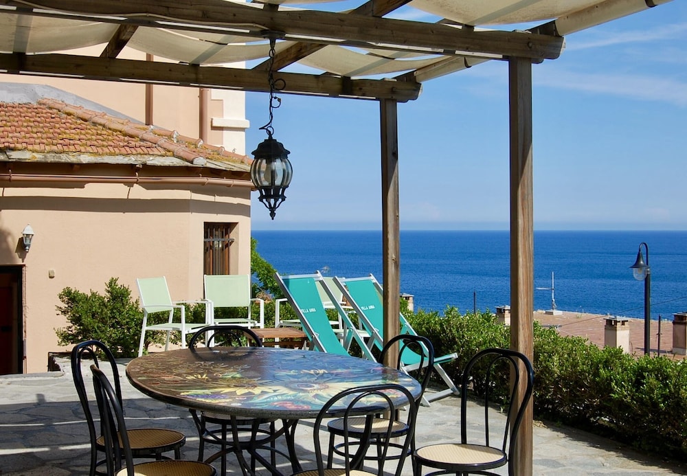 Noli: Apartment In Villa With Garden And Views Of The Gulf - Spotorno