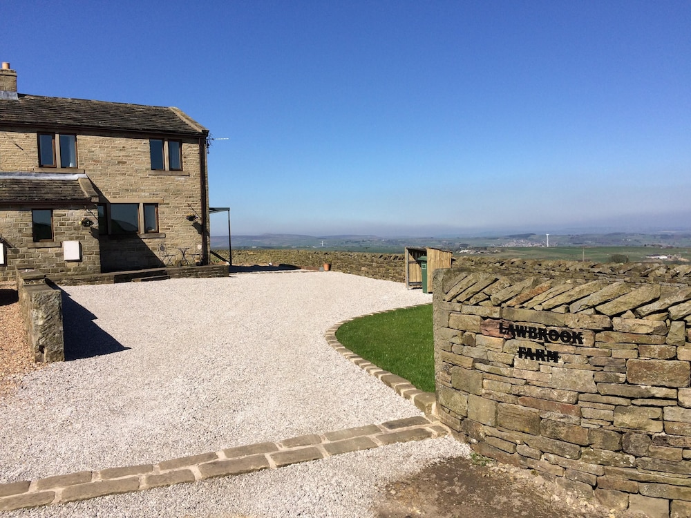 Law Brook Farm Cottage Set In A Area Of Outstanding Natural Beauty. - West Yorkshire
