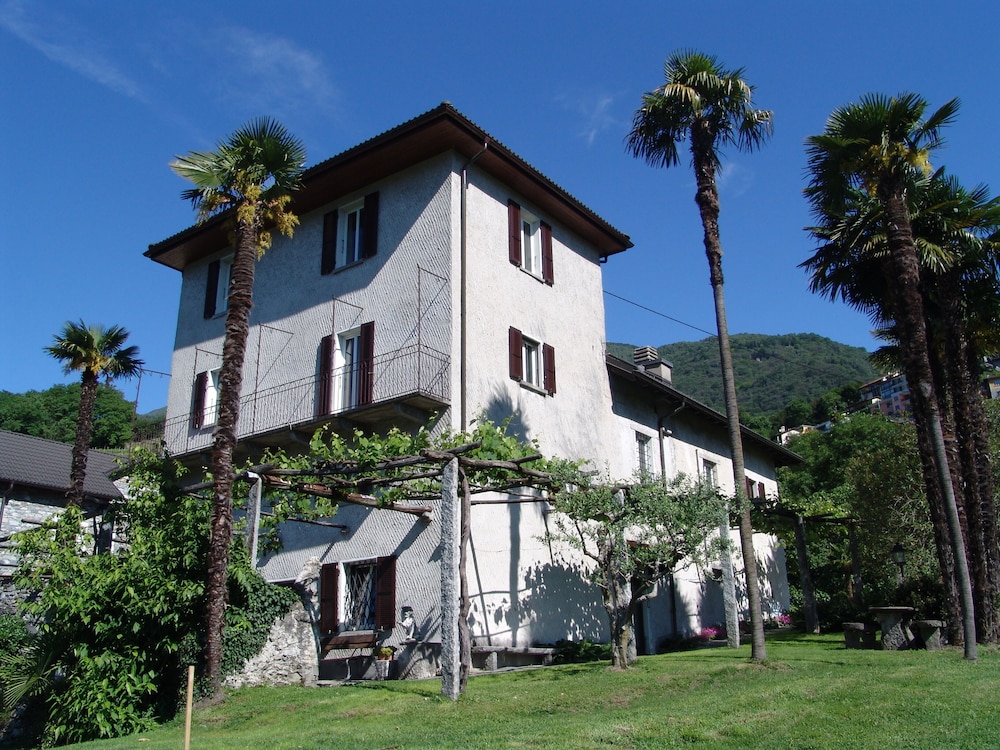A Green Oasis In The Middle Of The Popular Resort Of Tenero On Lake Maggiore - Gambarogno