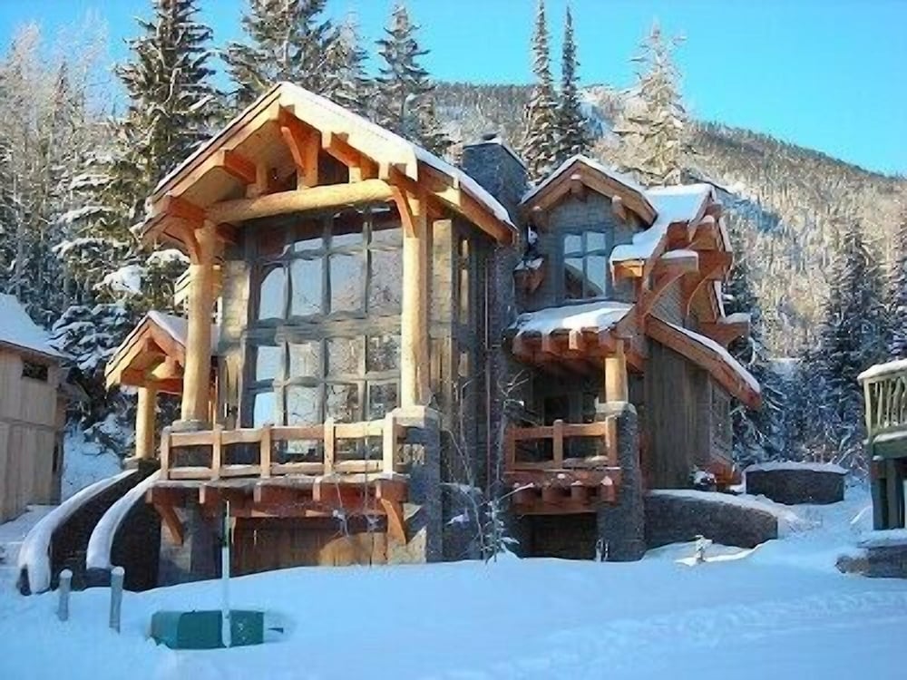 Most Luxurious Ski-in/ski-out Chalet @Kmhr- 2800 Sft,4 Br,4 Ba - Golden