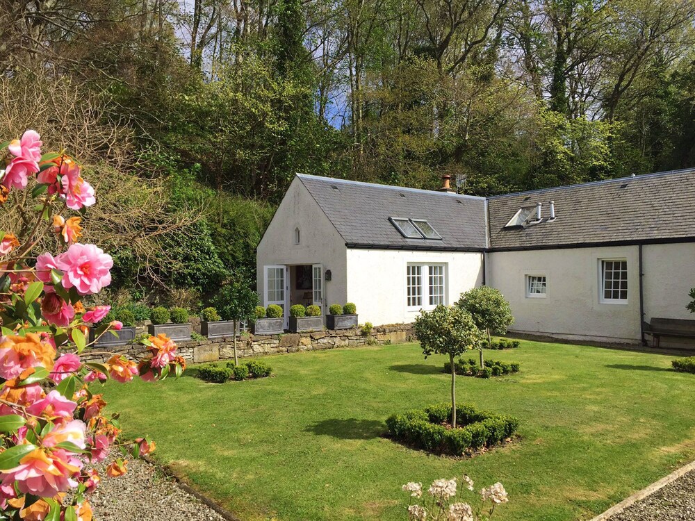 Spacious Cottage - Beautiful Location, Rural Yet Within Easy Reach Of Crieff. - Comrie